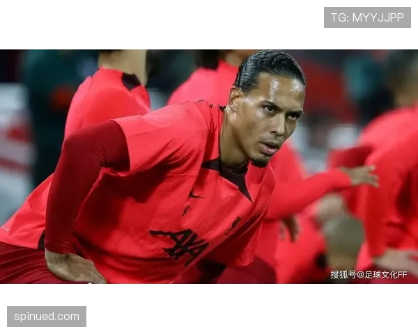 与迪亚斯相比，本赛季范戴克回归领袖以长传拉开防线