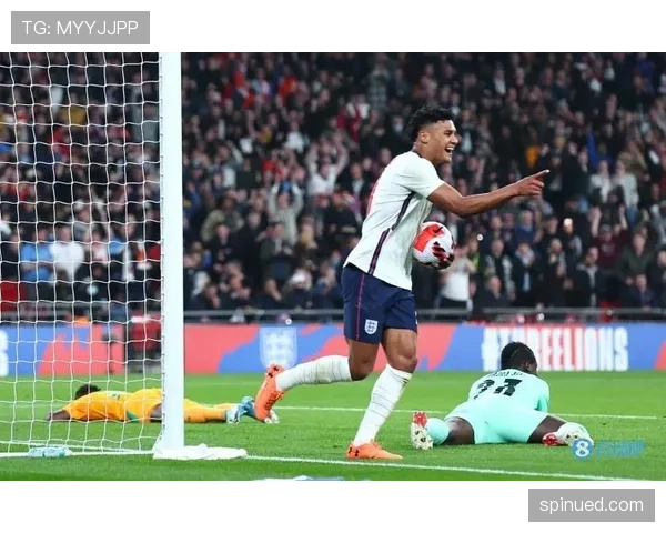 沃特金斯国家队为何难获首发位置