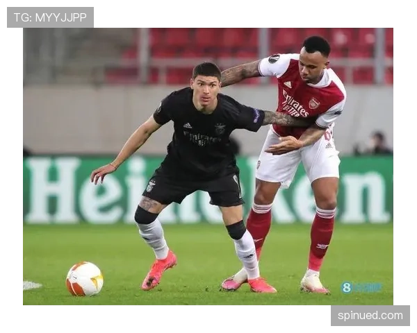 努涅斯与菲尔米诺的战术角色差异如何影响进攻参与度？